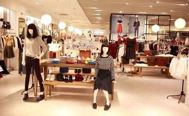 商場(chǎng)服飾為何提前上季？解析服裝零售的‘時(shí)間差’策略